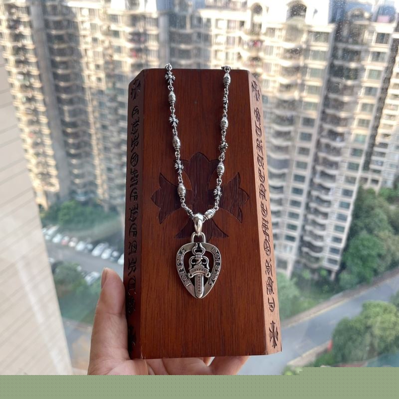 Ch**me He**ts necklaces